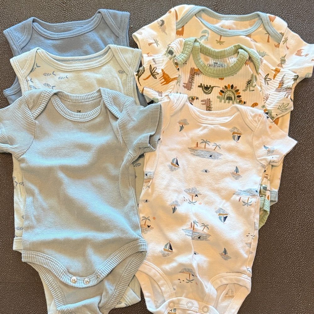 Bundle of 6 Baby Bodysuits Cloud Island brand and other Blue and White Set 3-9